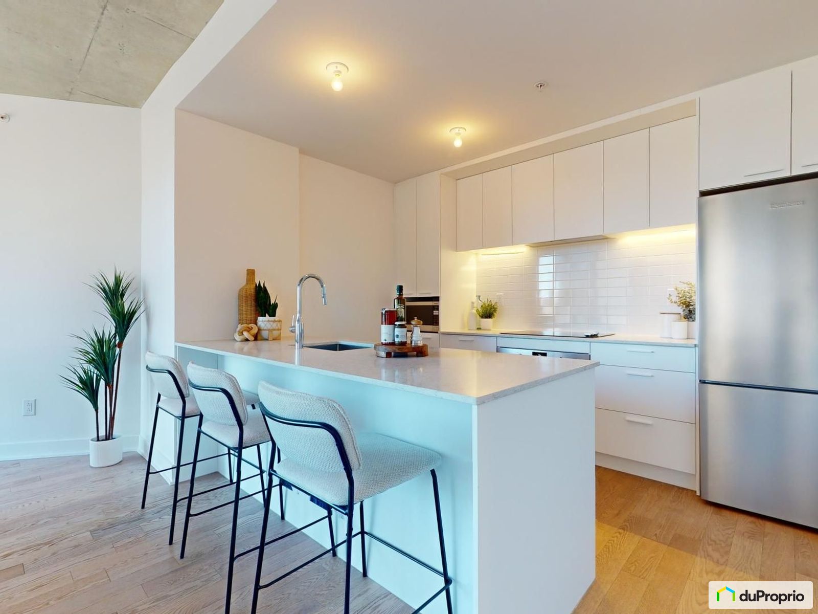1220 Boulevard Rene Levesque E — photo 3