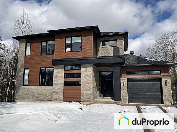 rue des Saphirs, Ste-Sophie for sale