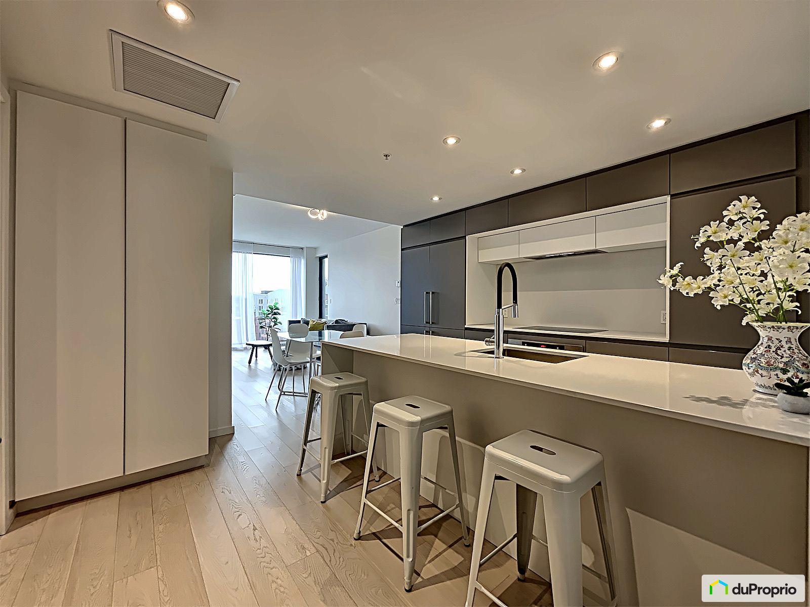 724 1616 Rue Des Bassins — photo 3