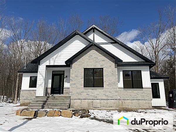 rue des Saphirs, Ste-Sophie for sale