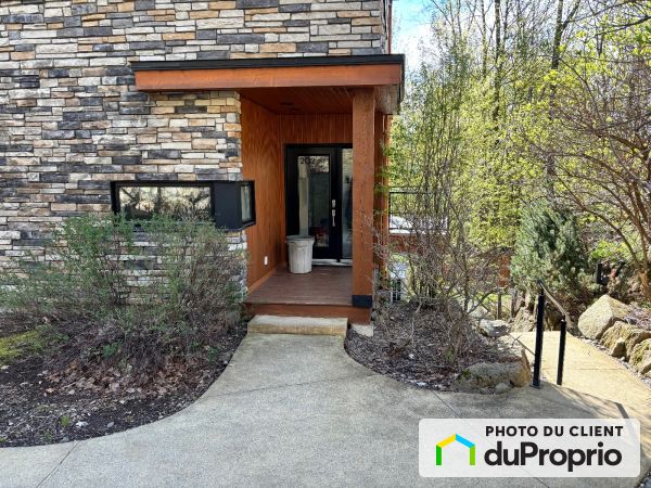 202-352 rue de la Côte-Est, Bromont à vendre