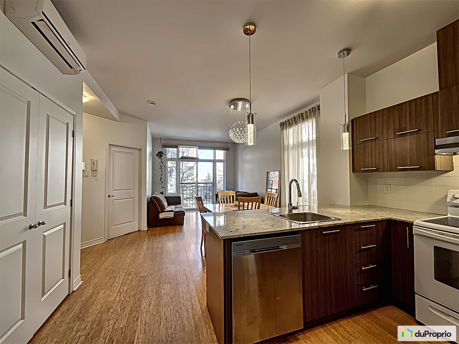 3 2244 Rue Victoria — photo 2
