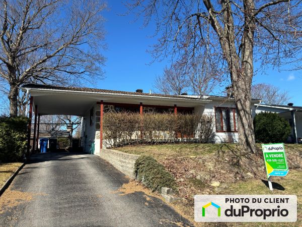 779, boulevard des Mille-Iles Est, Ste-Therese à vendre