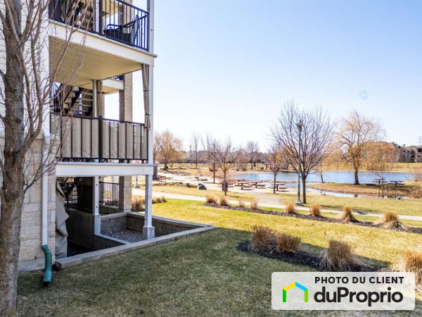 Vue sur le lac - 102-2315 rue de Versailles, Mascouche à vendre