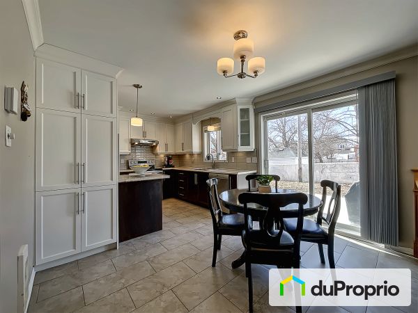 924 rue Henri-Massé, Longueuil (St-Hubert) for sale