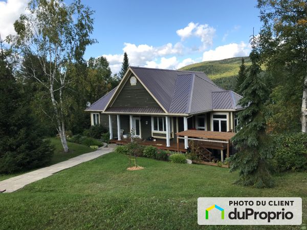 1650, rue Principale, Pohénégamook à vendre