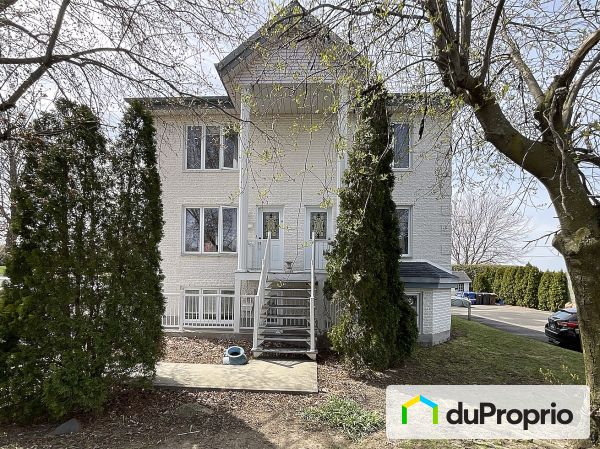122 rue Pervenche, Otterburn Park for sale
