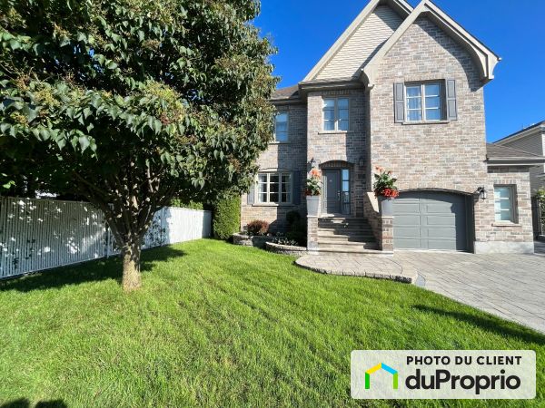 858, rue des Fuchsias, Ste-Dorothée à vendre