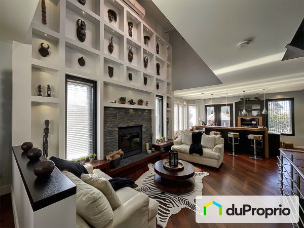 Fireplace - 413 rue des Fées, Mont-St-Hilaire for sale