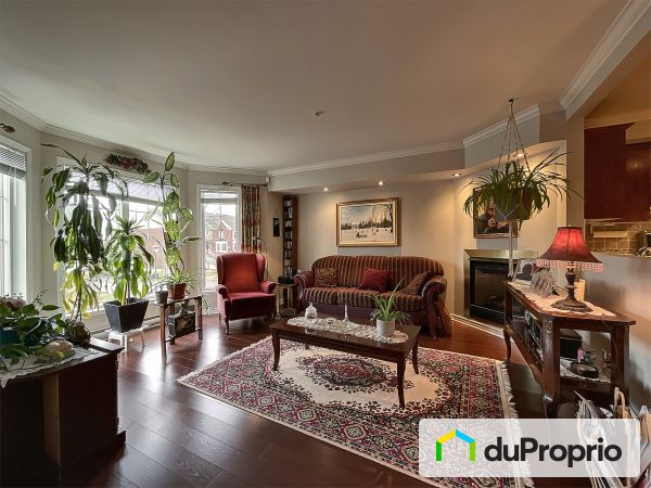 Salon - 1372, rue des Cervidés, Longueuil (Vieux-Longueuil) à vendre