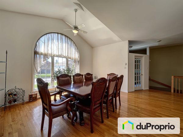 301, rue Louis-Pasteur, St-Jean-sur-Richelieu (St-Luc) à vendre