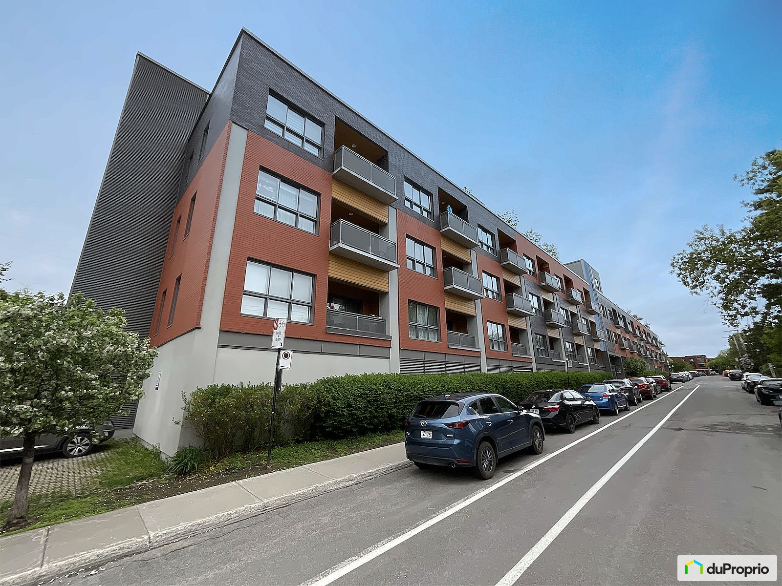 325 1100 Rue De Port Royal Est — photo 1