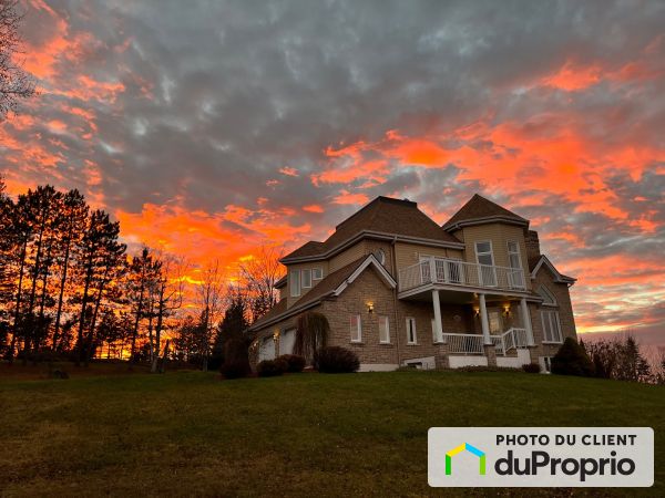 20 rue Denonvert, Ste-Catherine-De-Hatley for sale