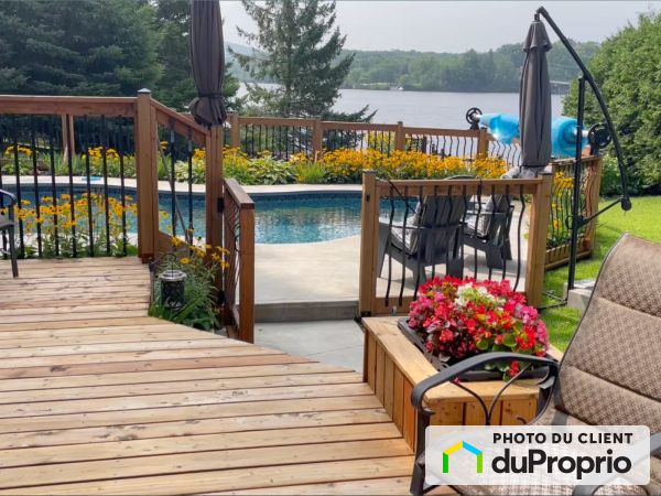 Vue sur le lac - 454, rue Principale, Cowansville à vendre