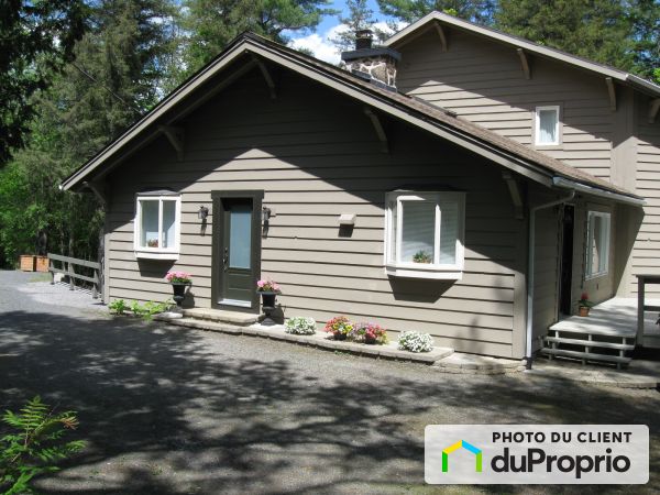 82, chemin de la Rivière-a-Simon, St-Sauveur à vendre