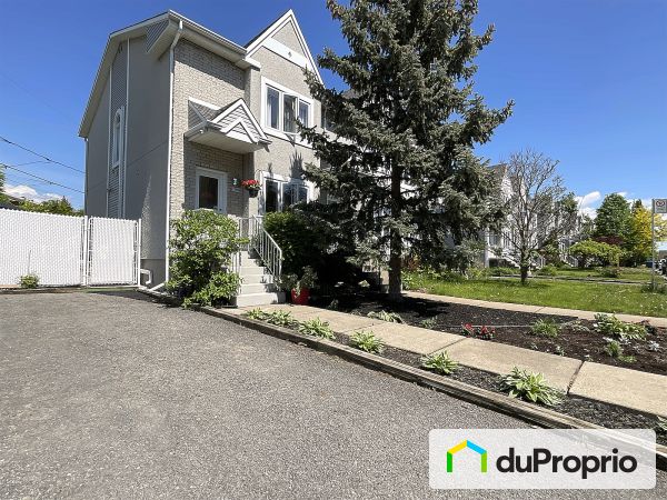 1795, rue des Saphirs, Longueuil (St-Hubert) à vendre