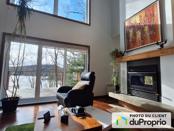 Living Room - 1045 chemin du Lac-Chevreuil, Amherst for sale
