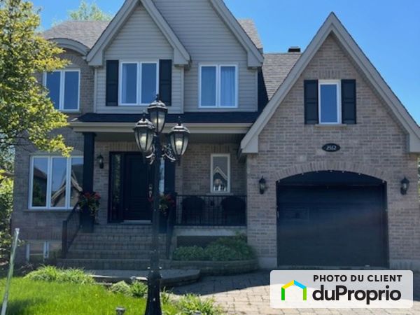 2562 rue de Genève, Ste-Julie for sale