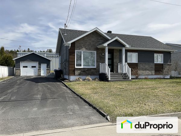 1395 avenue Ouellet, Alma for sale