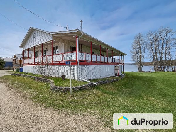 19, rue Principale, Lac-Cayamant à vendre