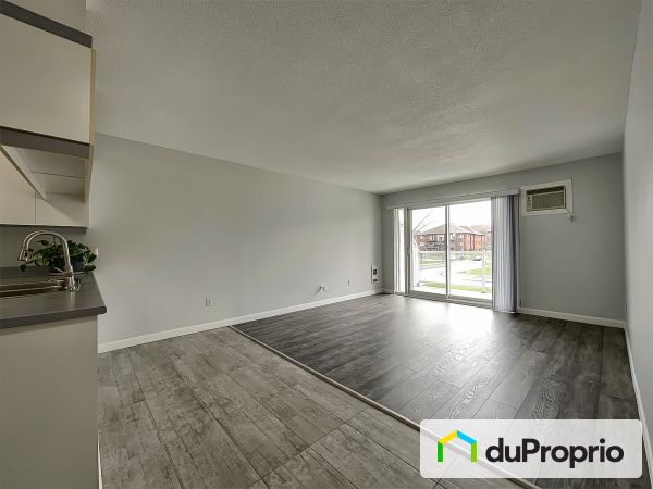Salle à manger - 204-2450, boulevard Jacques-Marcil, Longueuil (St-Hubert) à vendre