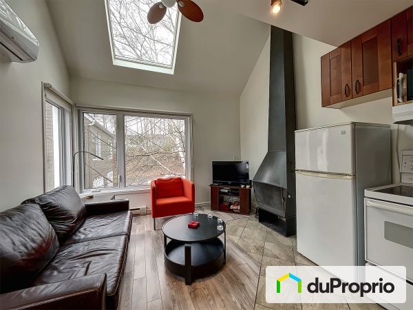 Apartment Living Room - 1102-355 rue Dupont, Beaupré for sale
