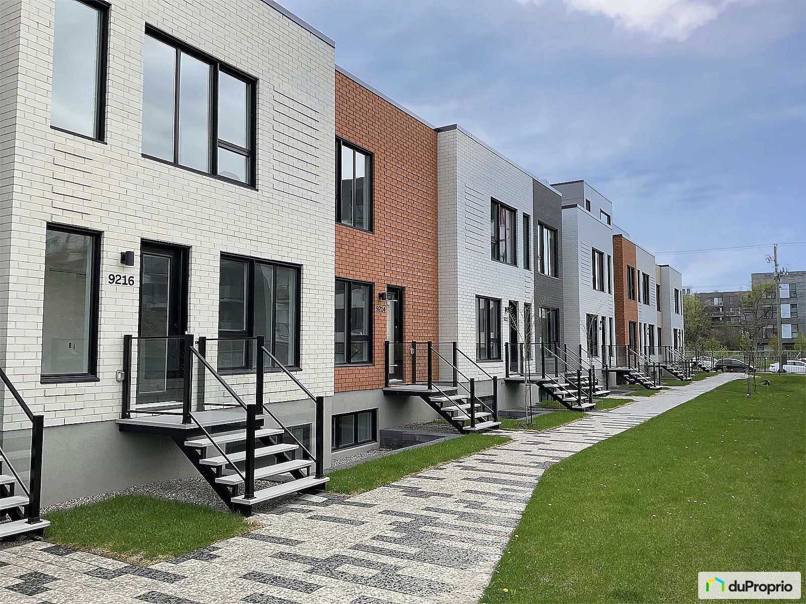 9214 Avenue Dubuisson — photo 1