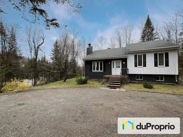 83 chemin des Couleurs, St-Sauveur for sale
