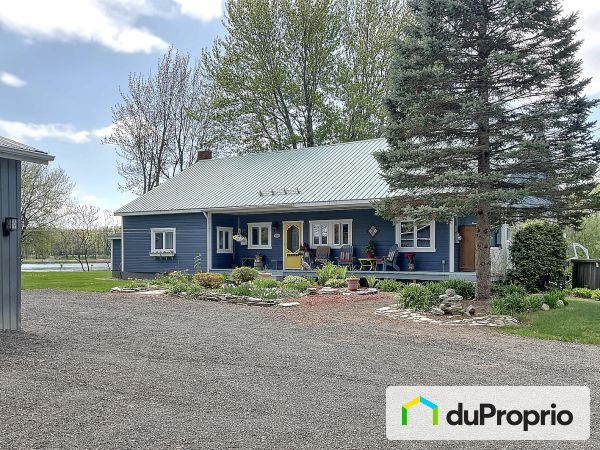 65 rang de l&#39;île, Pierreville for sale