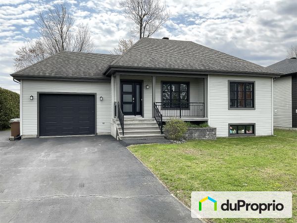 1050 allée du Soleil, Drummondville (St-Nicéphore) for sale