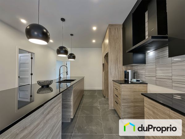 104-289, rue Principale, St-Donat à vendre