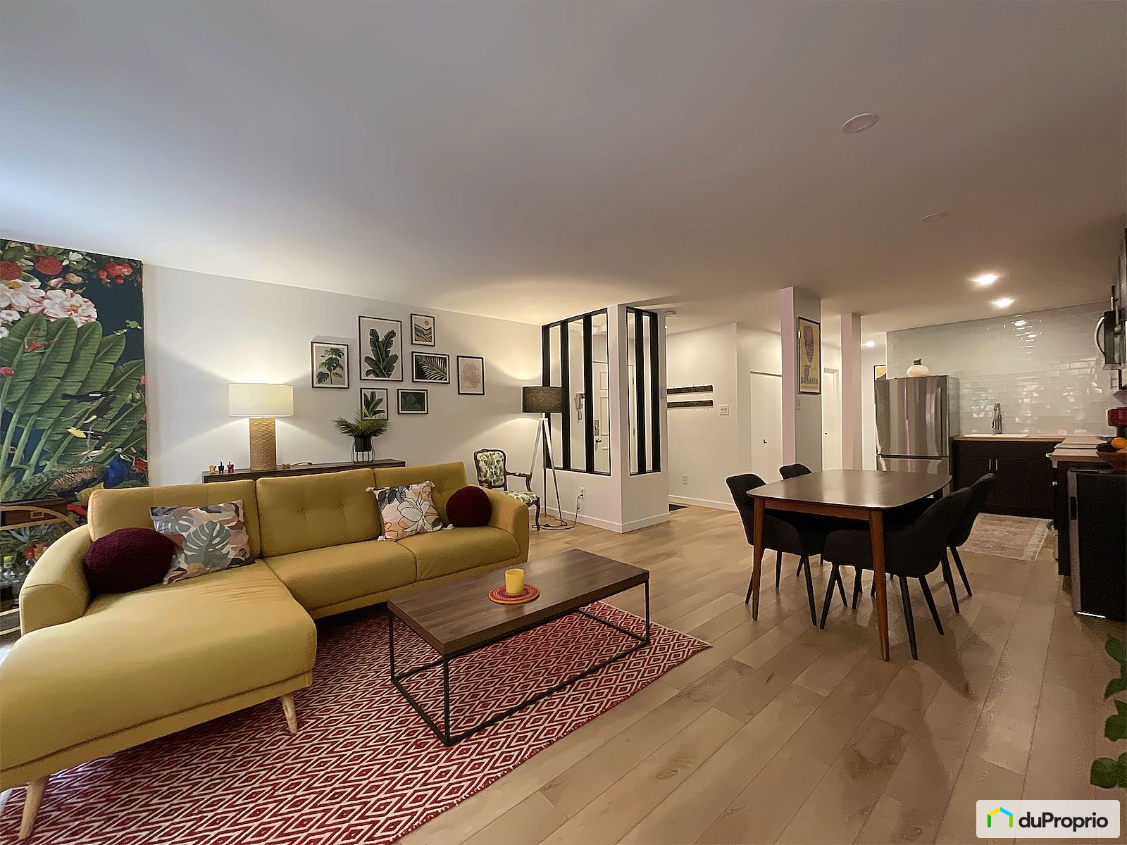 202 2530 Rue Saint Antoine Oue — photo 1