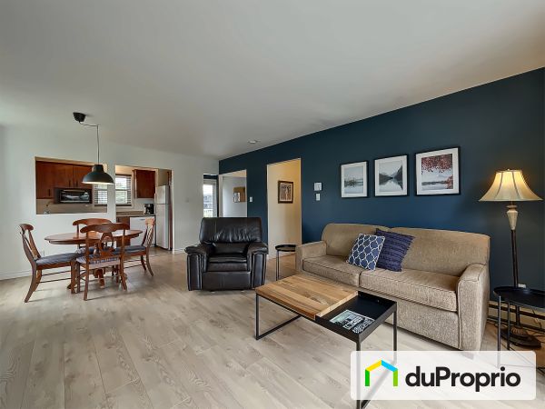 Living / Dining Room - 425-2530 place du Village, Magog for sale
