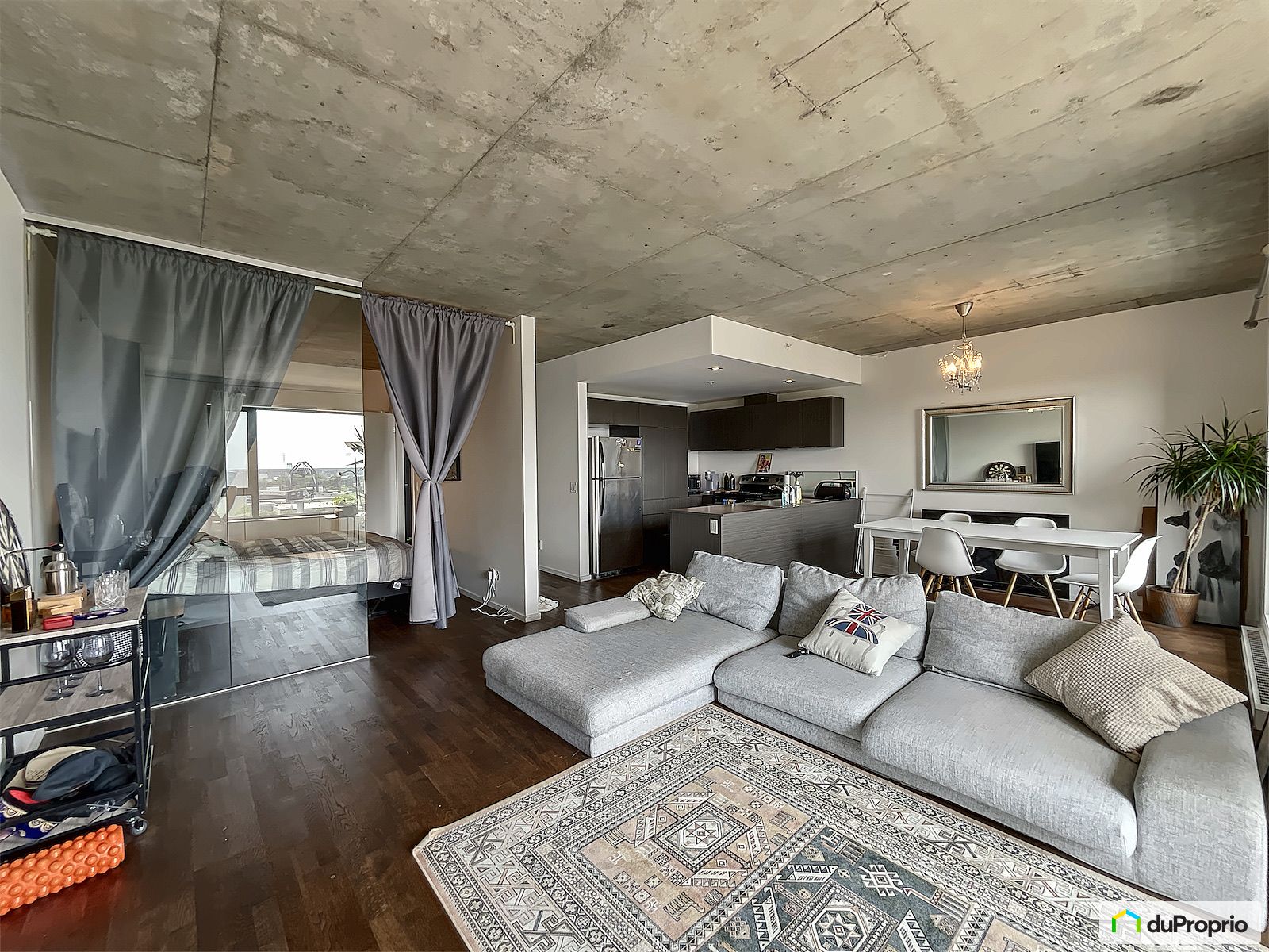 1109 1085 Smith — photo 2