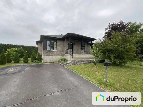 2240, rue Gertrude, Carignan à vendre