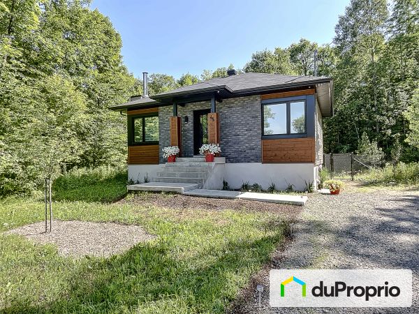 45 rue du Torrent, St-Hippolyte for sale
