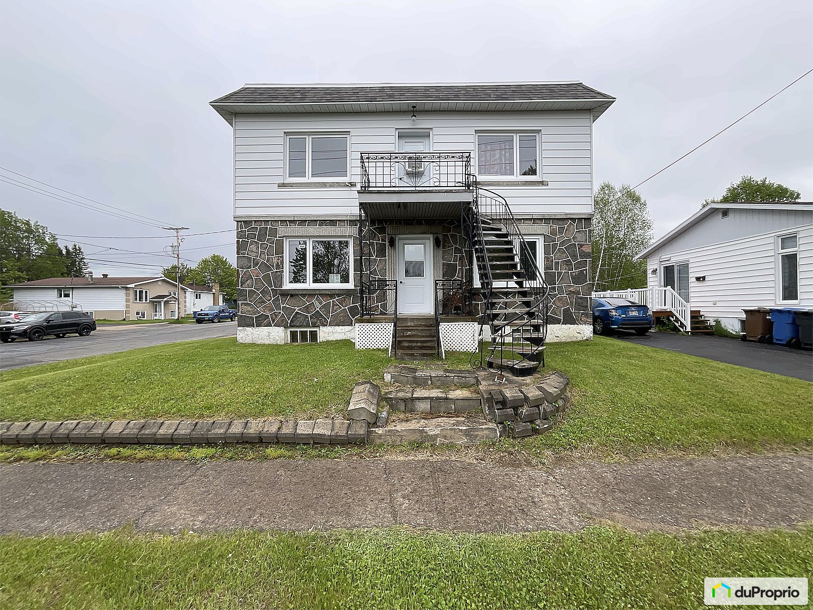 2403 41E Rue — photo 3
