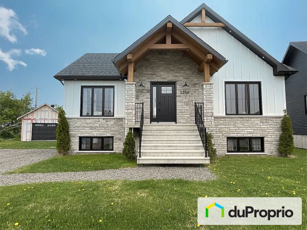 3294, rue des Parulines, La Baie à vendre