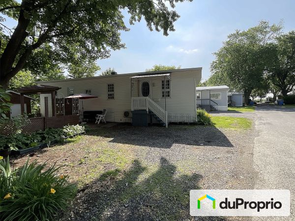 Driveway - 17 rue du Moulin, St-Basile-Le-Grand for sale