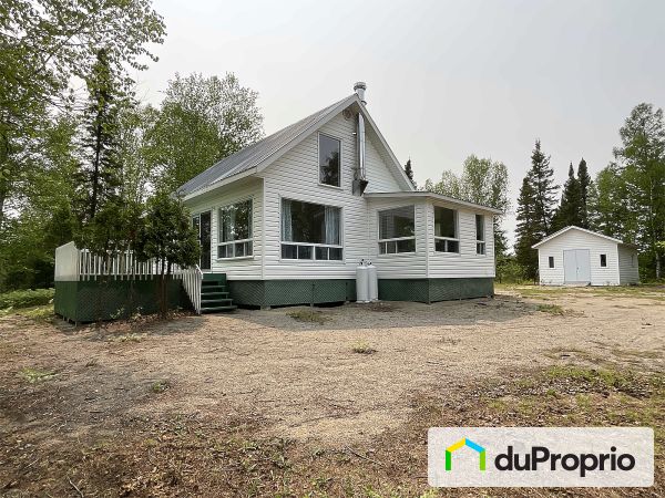 1200, chemin du Lac-à-la-Loutre, Ste-Monique à vendre