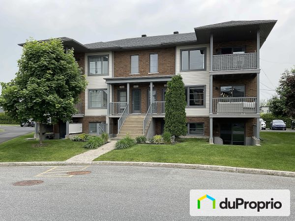 2921 rue des Galets, Carignan for sale