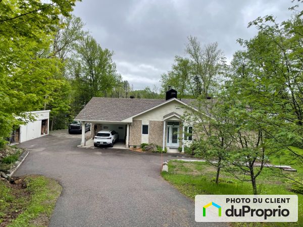 38, chemin du Tour-du-Lac, Lac-Saguay à vendre