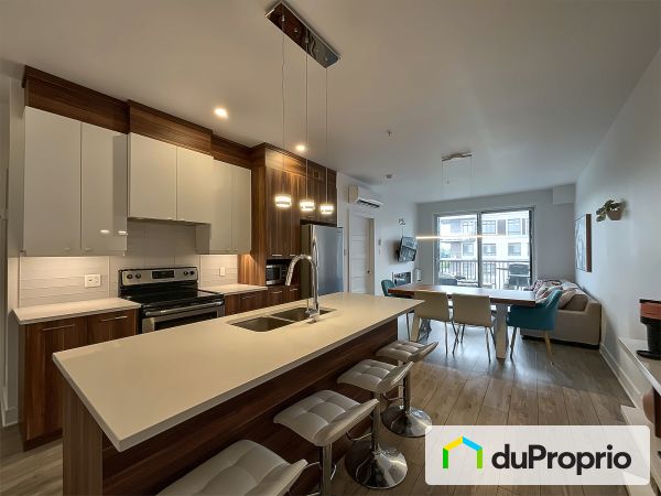 402-7705, boulevard Saint-Martin Ouest, Ste-Dorothée (Îles-Laval) à vendre