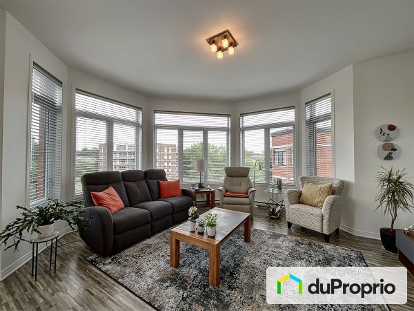 Salon - 410-1170 boulevard Curé-Poirier Est, Longueuil (Vieux-Longueuil) à vendre