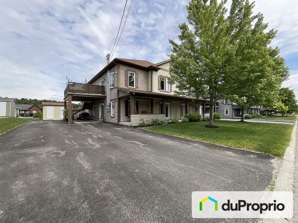 1082, rue Victor-Dupuis, Sherbrooke (Jacques-Cartier) à vendre