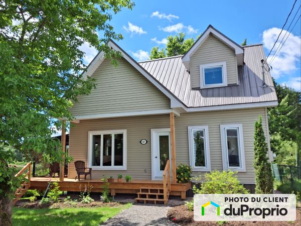 415 rue Principale, Rivière-à-Pierre for sale
