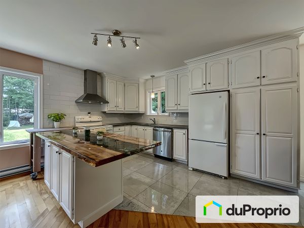 Kitchen - 1352 chemin de la Vallée-des-Plaines, St-Valere for sale