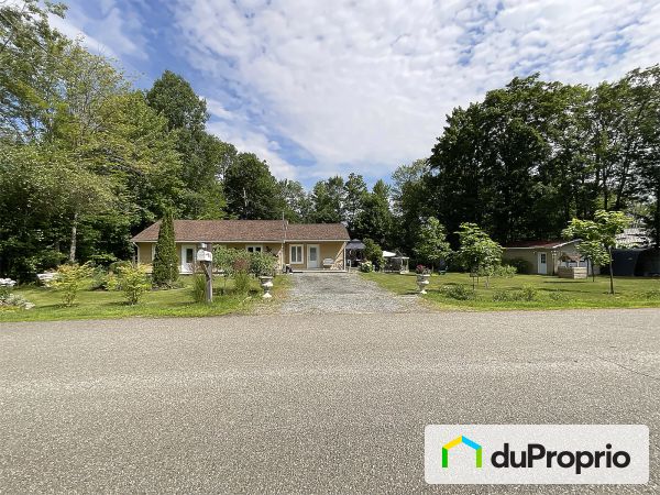 180 rue des Cèdres, Ste-Catherine-De-Hatley for sale