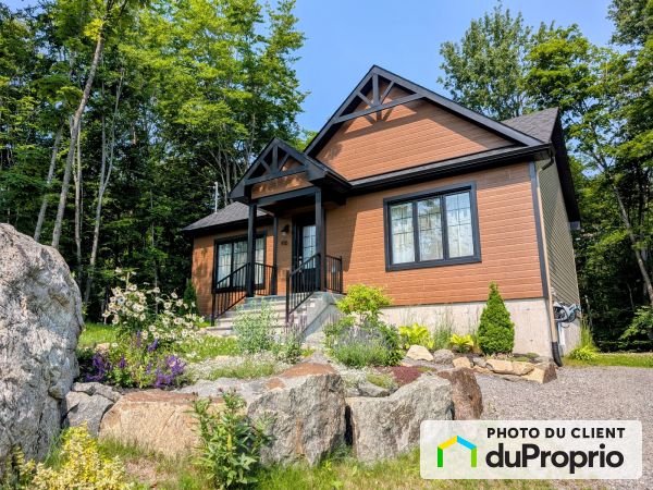 416 rue des Étoiles, St-Hippolyte for sale