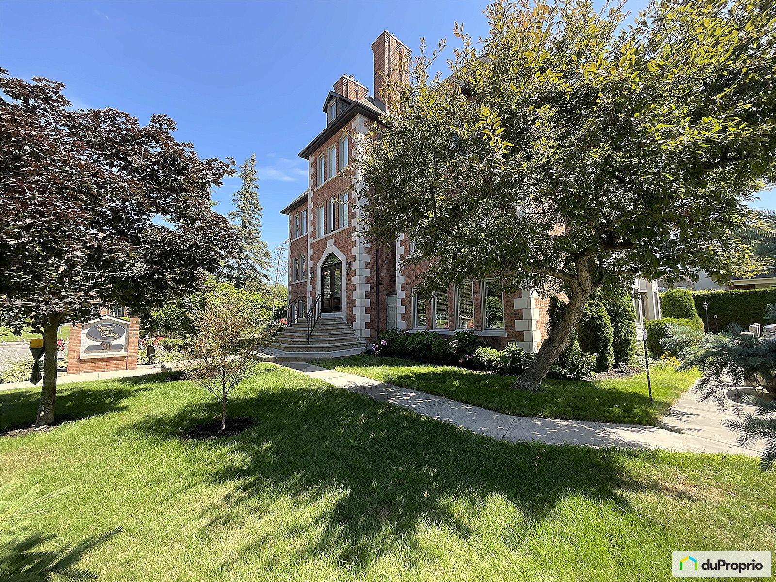 102 50 Rue Des Chateaux Des Bo — photo 3
